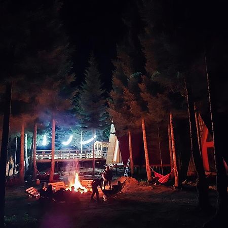 Bude Mestia Cottages מראה חיצוני תמונה