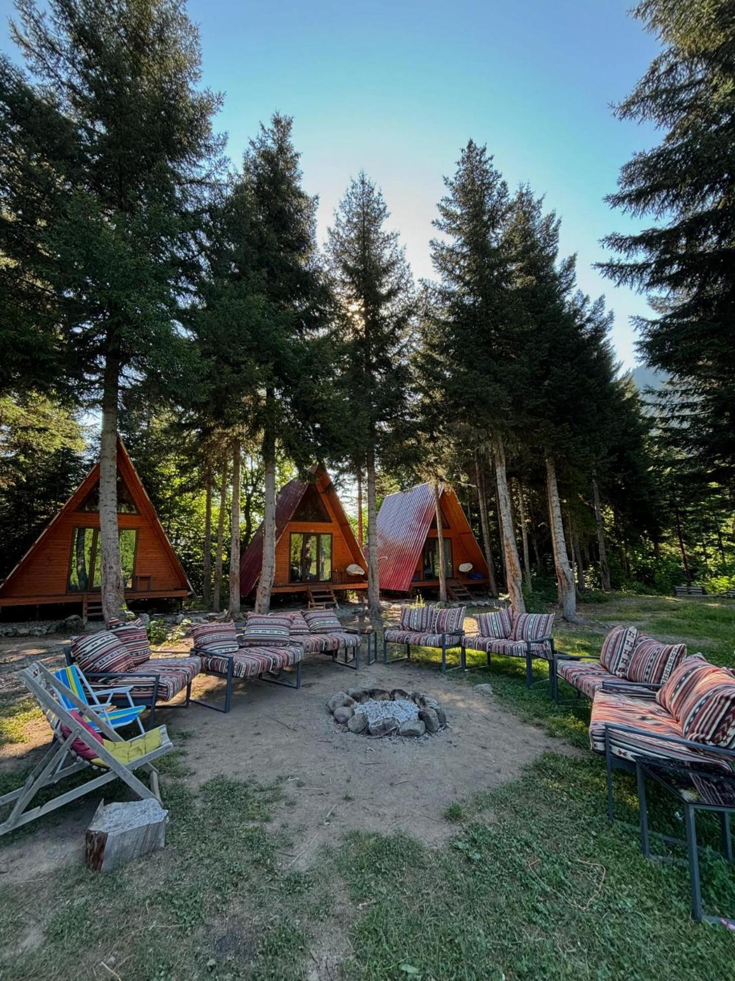 Bude Mestia Cottages מראה חיצוני תמונה